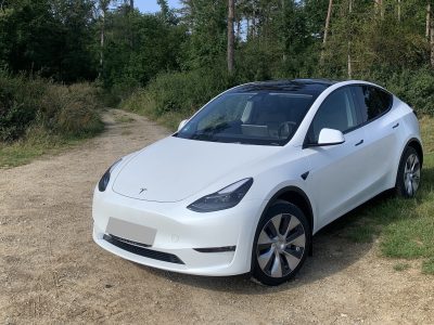 Tesla Model Y LR mieten in Kassel