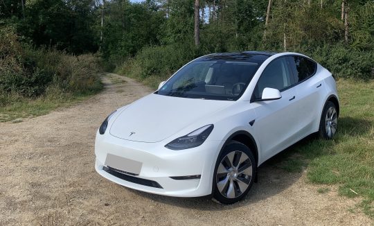 Tesla Model Y LR mieten in Kassel