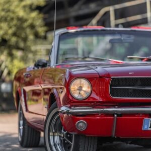 Frontansicht vom Ford Mustang Oldtimer Cabrio in Duisburg