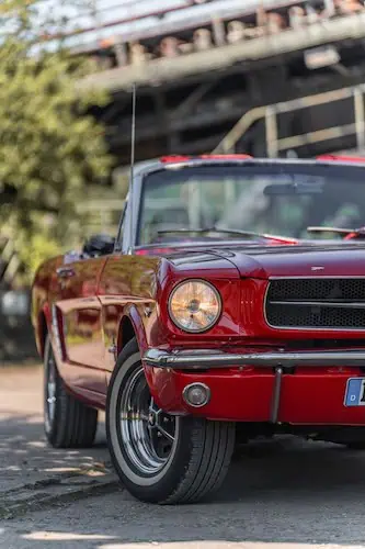 Frontansicht vom Ford Mustang Oldtimer Cabrio in Duisburg