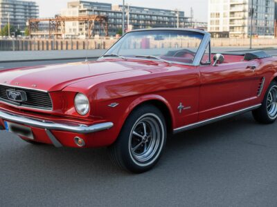 Ford Mustang Oldtimer Cabrio mieten in Duisburg hero