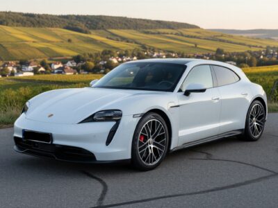 Porsche Taycan 4S mieten in Würzburg hero