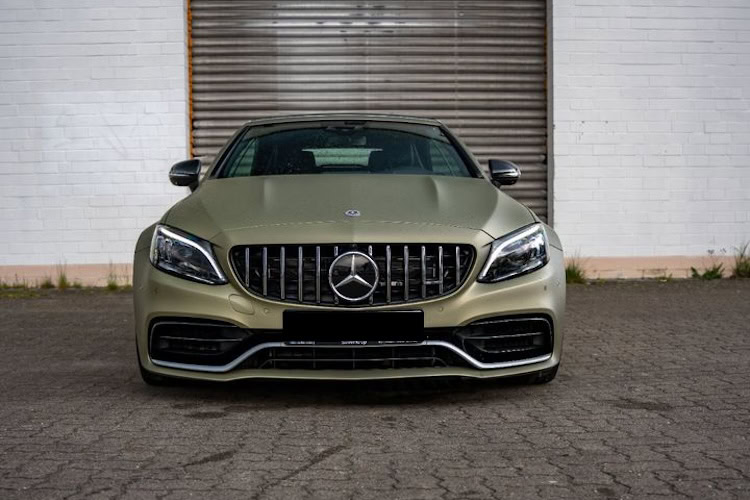 Frontansicht vom Mercedes C63s AMG Cabrio in Hamburg