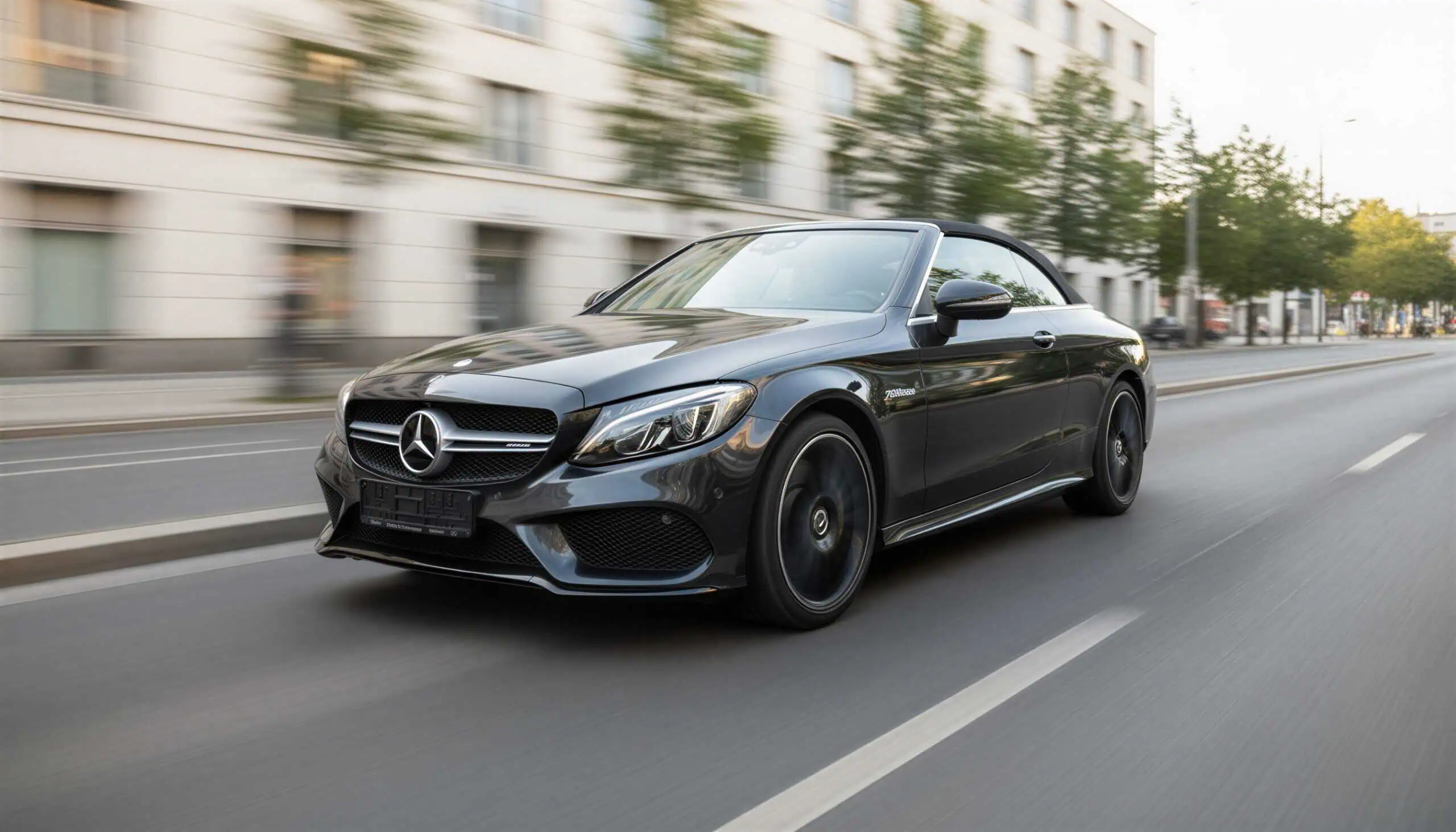 Mercedes-Benz C43 AMG Cabrio mieten in Berlin hero