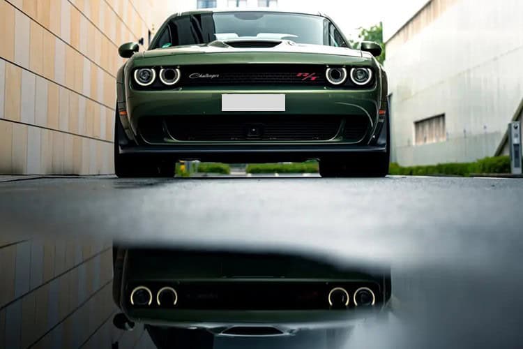 Spiegelung Front Dodge Challenger Shaker in Frankfurt