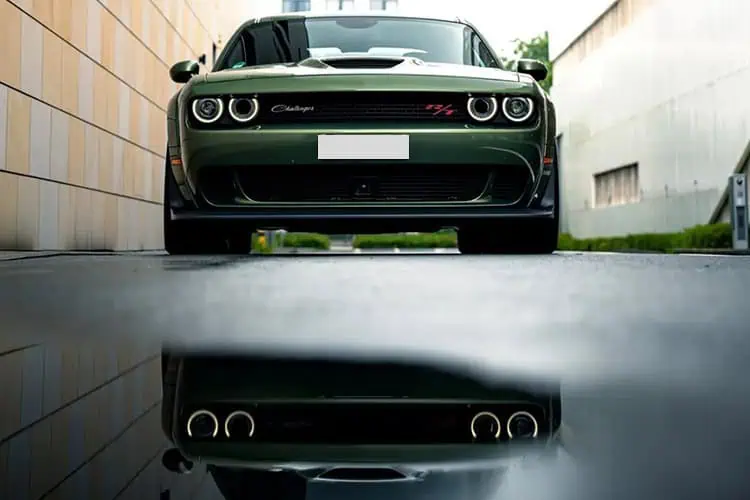 Spiegelung Front Dodge Challenger Shaker in Frankfurt