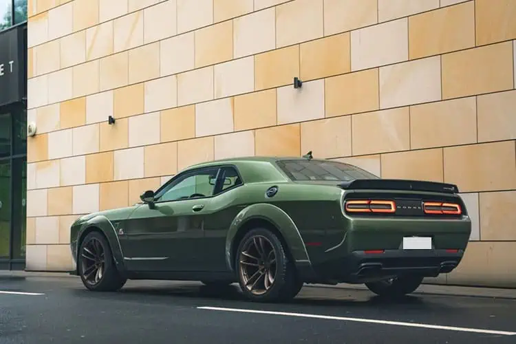 Dodge Challenger Shaker in Frankfurt von hinten