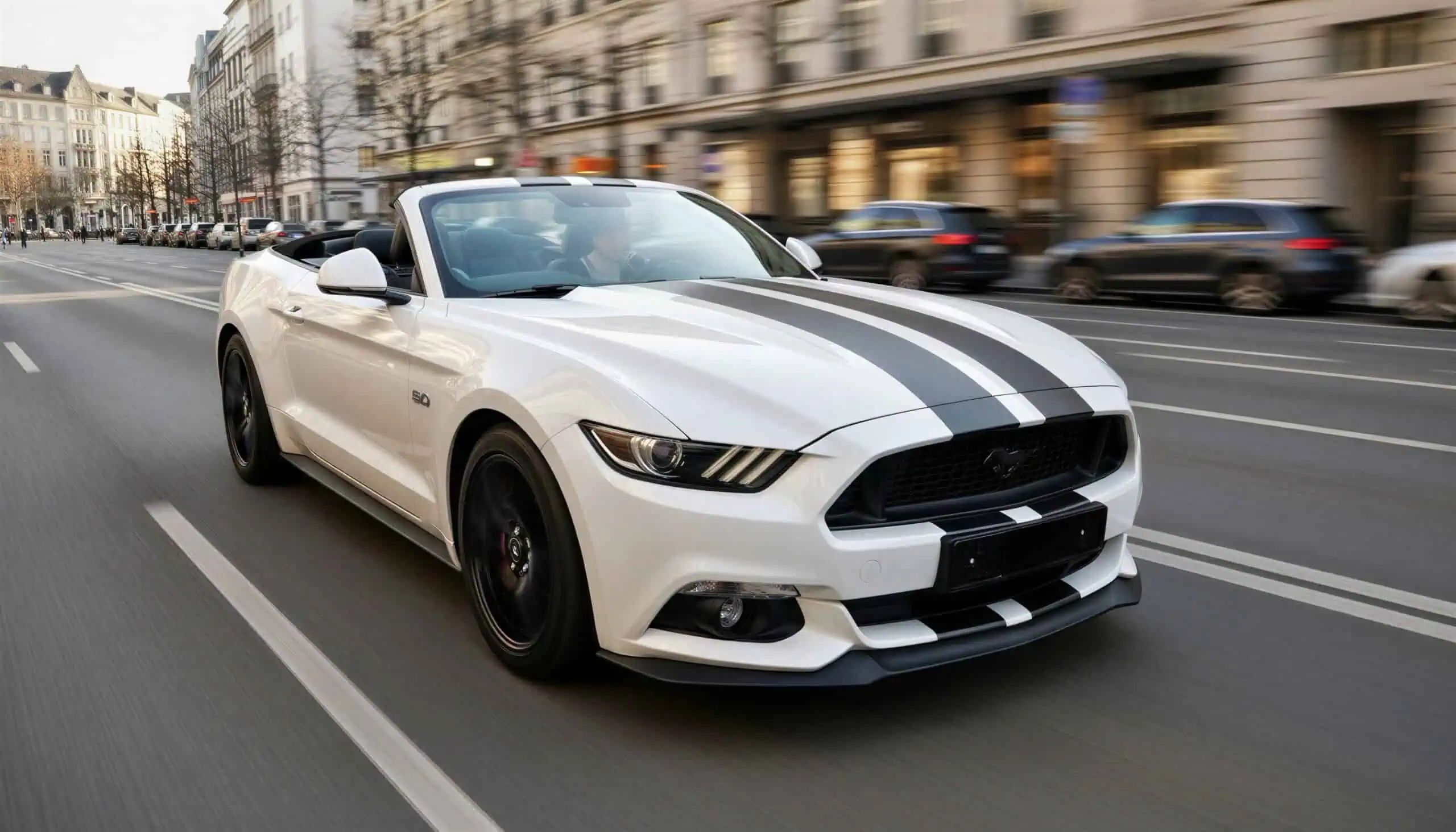 Ford Mustang GT Cabrio mieten in Düsseldorf hero