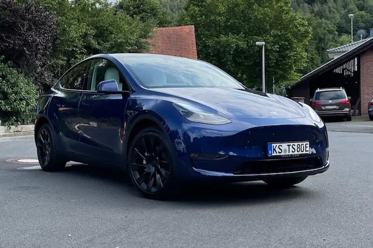 Tesla Model Y LR mieten in Kassel