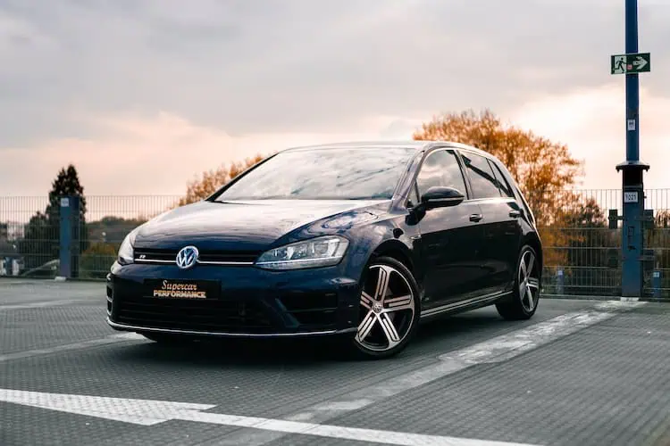 VW Golf 7 R mieten in Düsseldorf