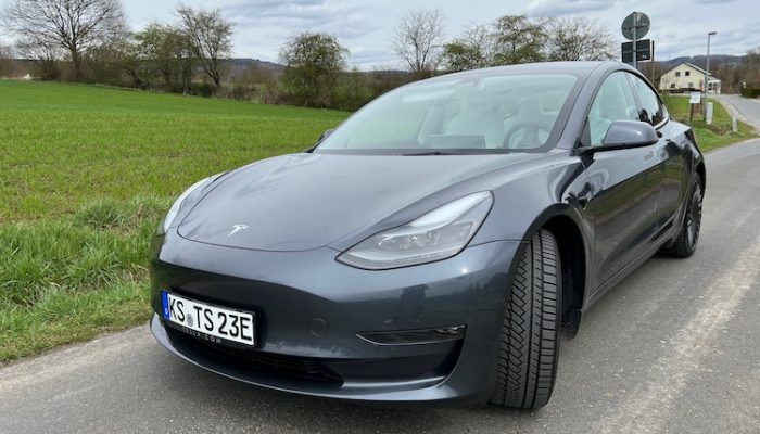 Tesla Model 3 mieten in Kassel