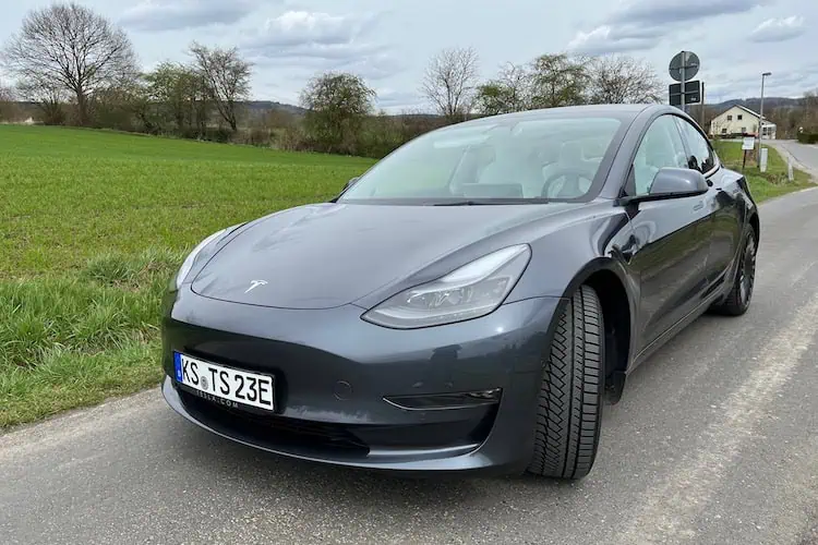 Tesla Model 3 mieten in Kassel