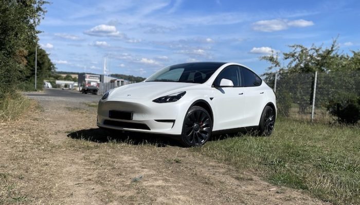 Tesla Model Y Performance mieten in Kassel