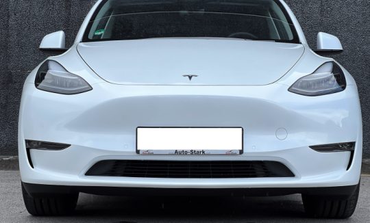 Tesla Model Y Performance mieten in Köln