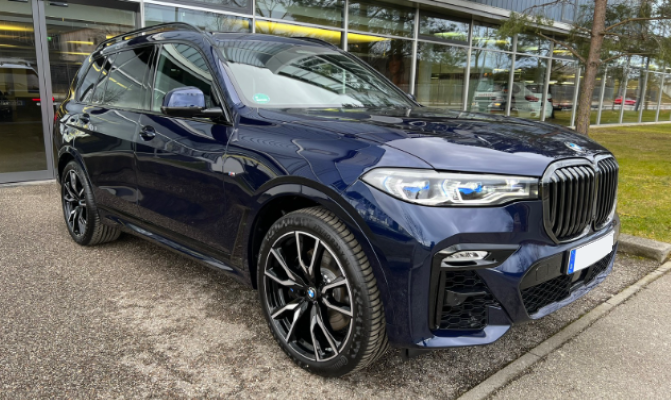 BMW X7 40M mieten in München