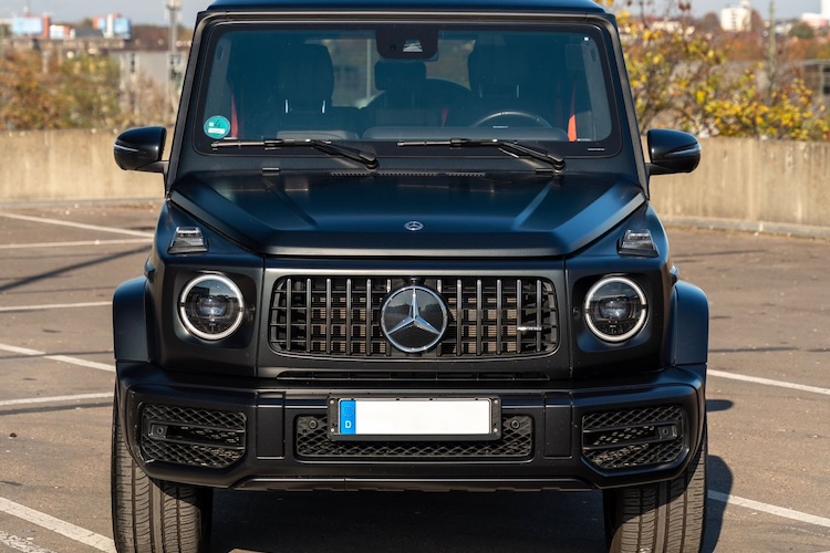 Frontansicht vom Mercedes G63 AMG in Stuttgart