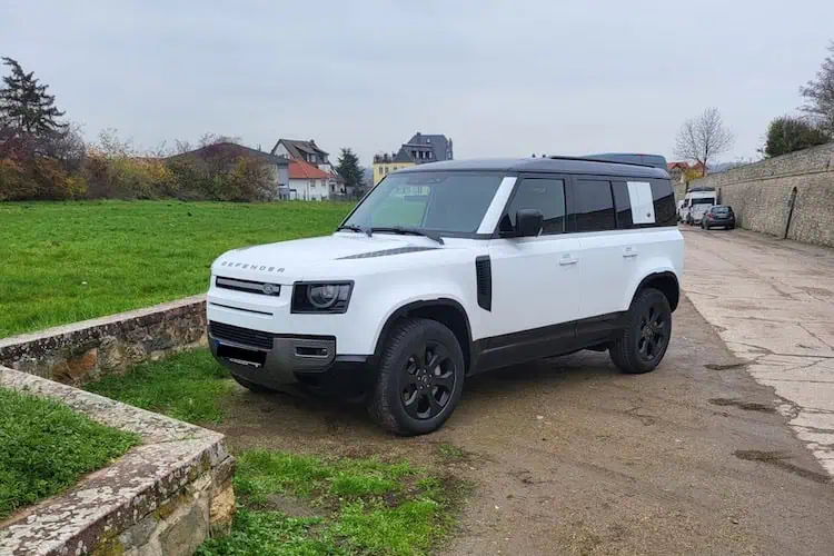 Land Rover Defender P400 mieten in Frankfurt