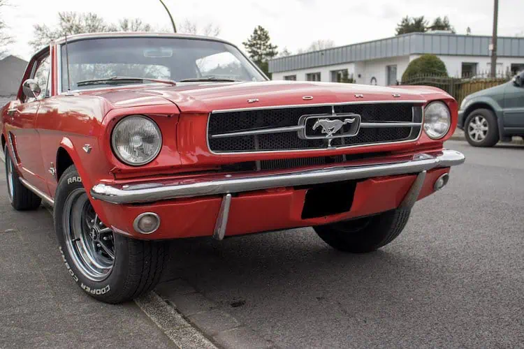 Ford Mustang Oldtimer mieten in Düsseldorf