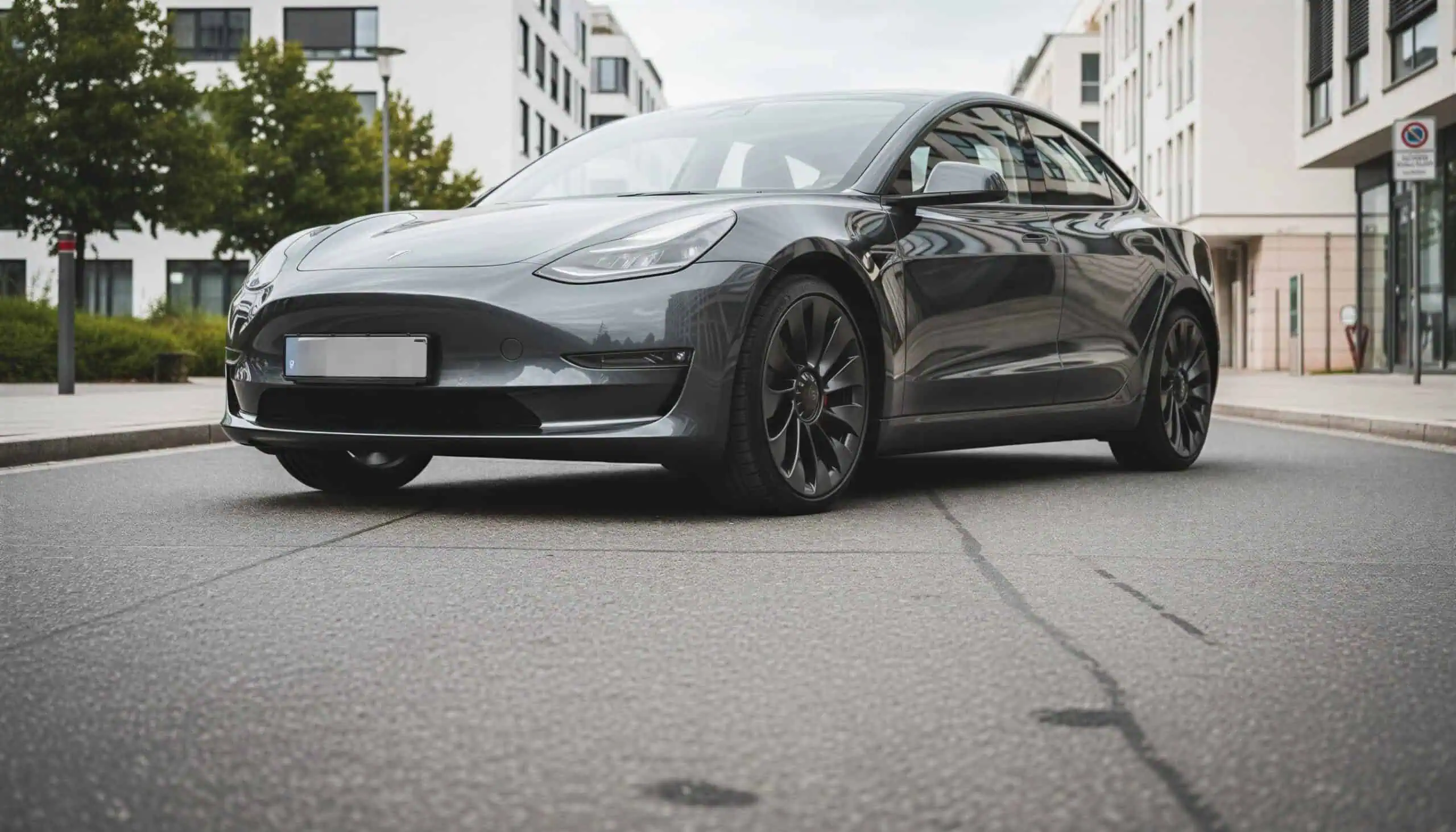 Tesla Model 3 Performance mieten in Saarbrücken hero