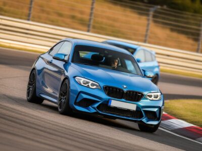 BMW M2 Competition auf der Rennstrecke fahren hero