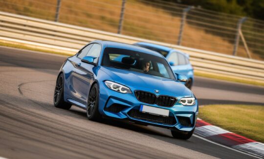BMW M2 Competition auf der Rennstrecke fahren hero