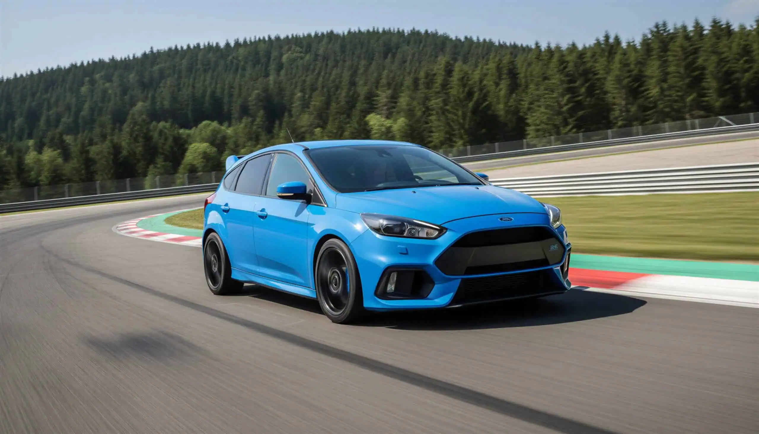 Ford Focus RS auf der Rennstrecke hero