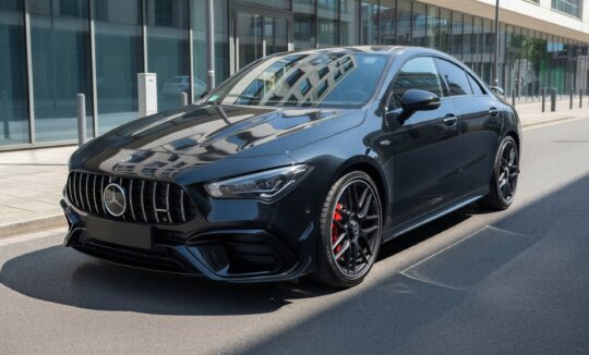 Mercedes-AMG CLA 45 S Coupé mieten in Stuttgart hero