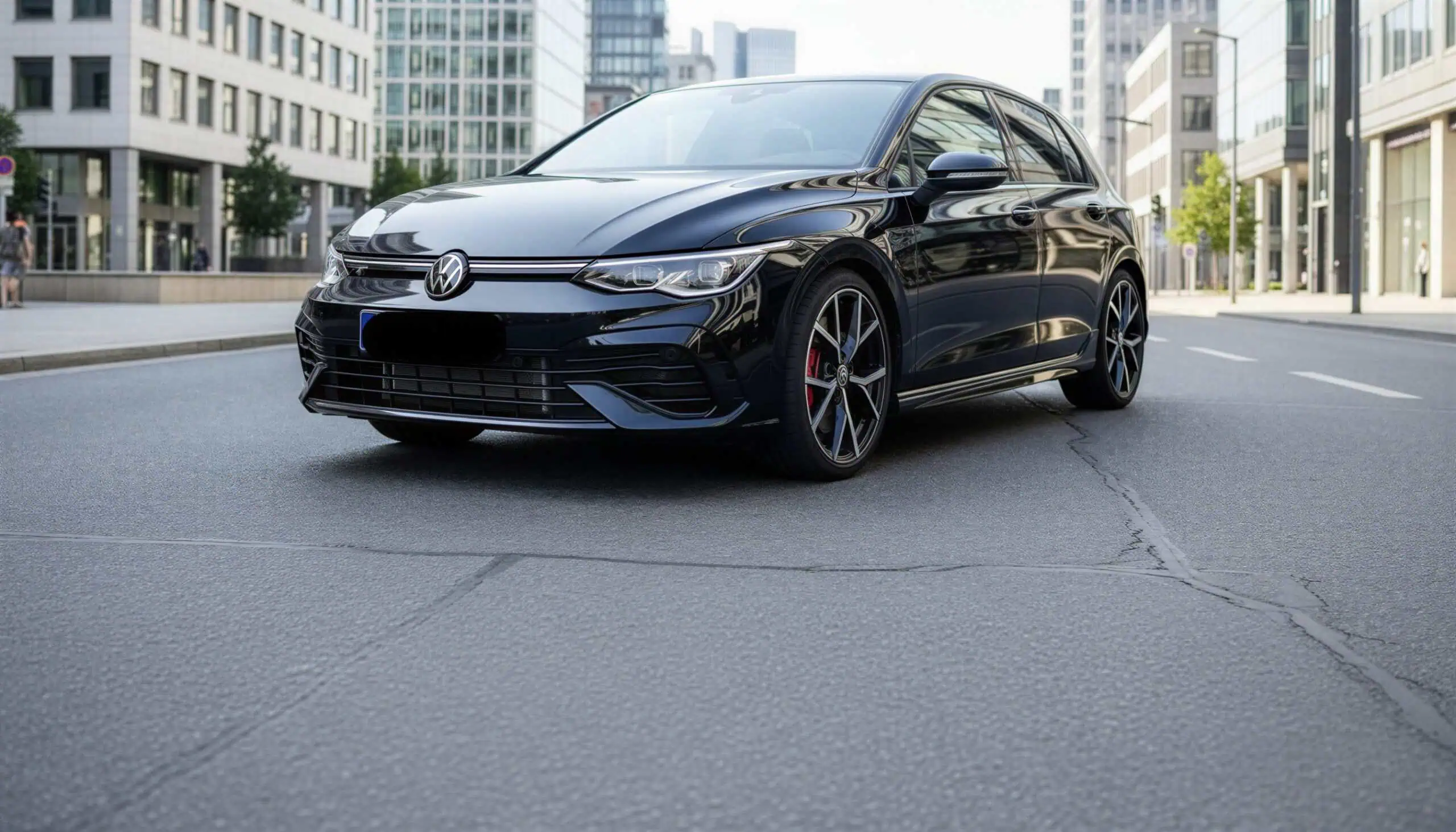 VW Golf 8 R mieten in Frankfurt hero