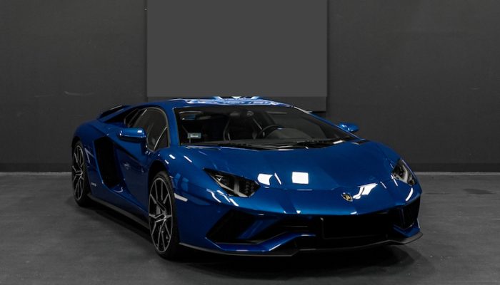 Lamborghini Aventador miente in Düsseldorf