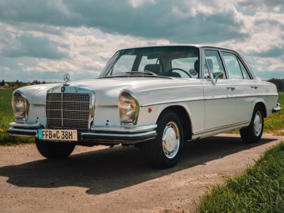 Mercedes-Benz 280 SE mieten in München