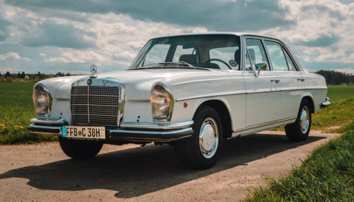 Mercedes-Benz 280 SE mieten in München