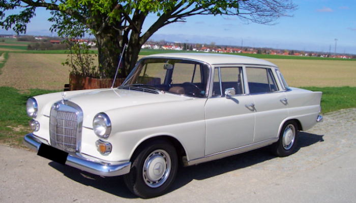 Mercedes-Benz 200 Heckflosse Oldtimer mieten in München