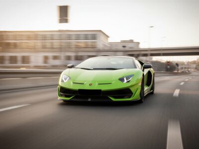 Lamborghini Aventador SVJ Roadster mieten in Berlin hero