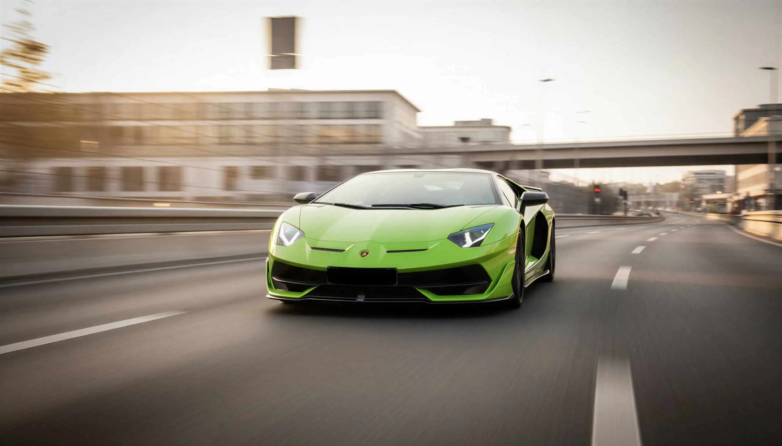 Lamborghini Aventador SVJ Roadster mieten in Berlin hero