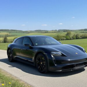 Porsche Taycan 4 Cross Turismo mieten bei München hero