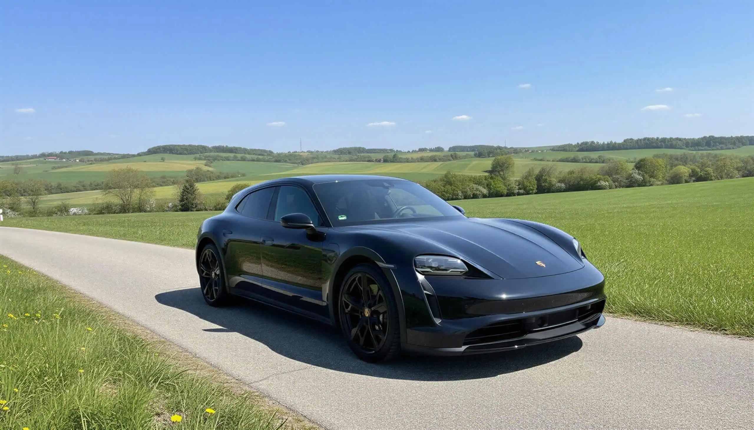 Porsche Taycan 4 Cross Turismo mieten bei München hero