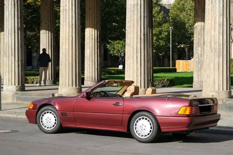 Seitenansicht vom Mercedes SL 500 zum mieten in Berlin