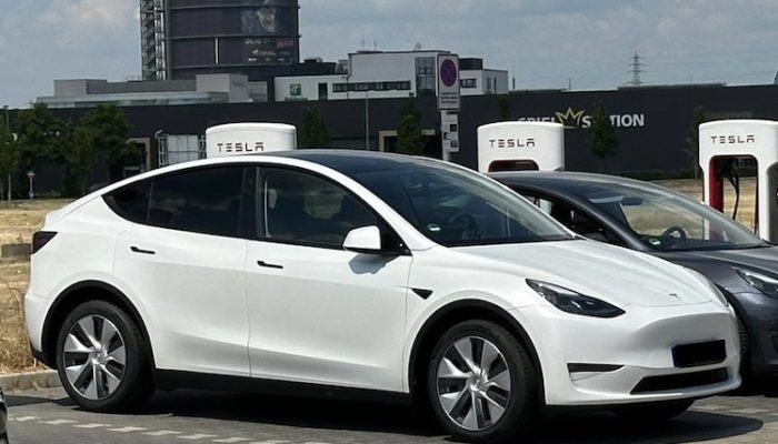 Tesla Model Y mieten in Köln