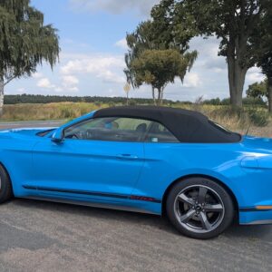 Seitenansicht vom Ford Mustang GT Premium Cabrio in Hannover