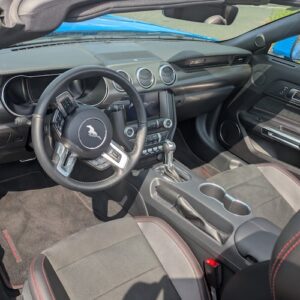 Innenraum vom Ford Mustang GT Premium Cabrio in Hannover