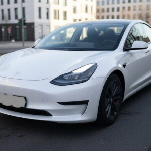 Tesla Model 3 mieten in Berlin hero