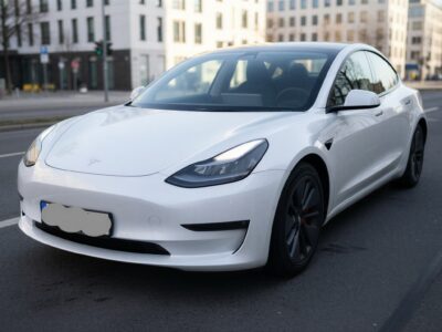 Tesla Model 3 mieten in Berlin hero