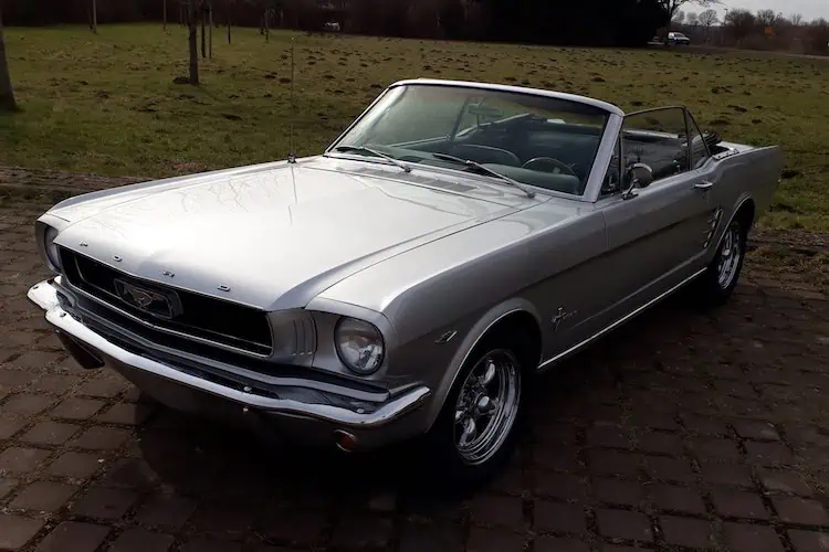 Ford Mustang Oldtimer Cabrio mieten in Hannover