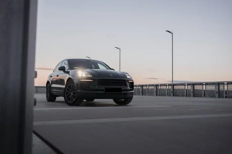 Porsche Macan T mieten in Würzburg