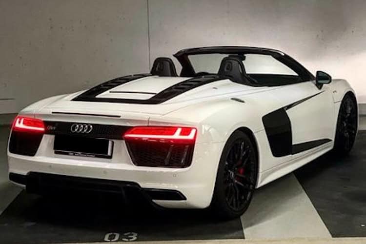 Heckansicht vom Audi R8 V10 Spyder in Dortmund