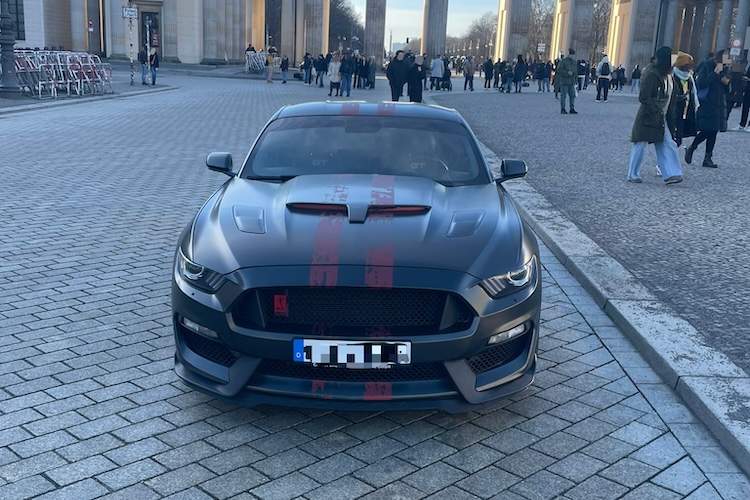 Frontansicht vom Ford Mustang GT Shelby Optik in Berlin