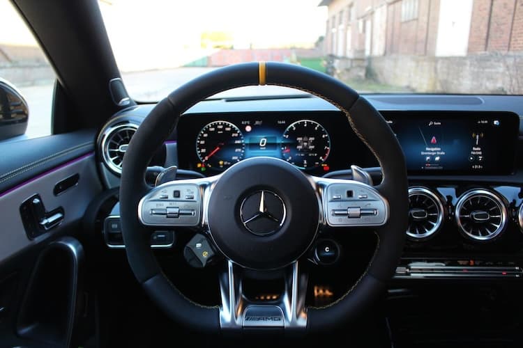 Interieur Lenkrad vom Mercedes CLA 45s AMG in Dortmund
