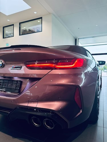 Heckansicht vom BMW M8 Cabrio in Kassel