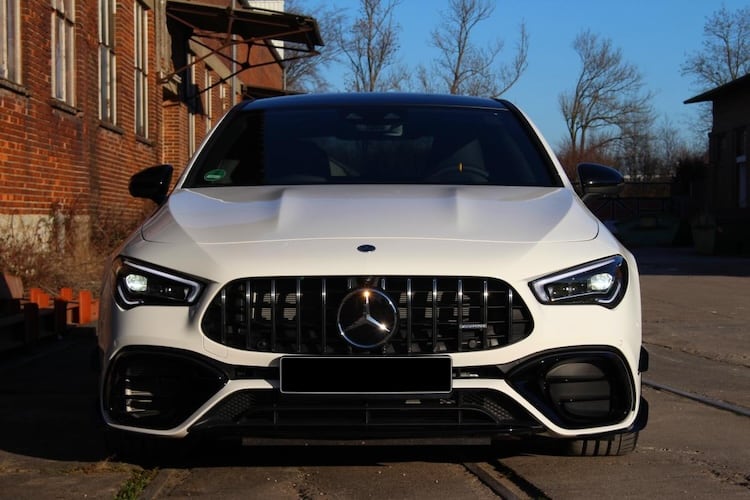 frontansicht vom Mercedes CLA 45s AMG in Dortmund