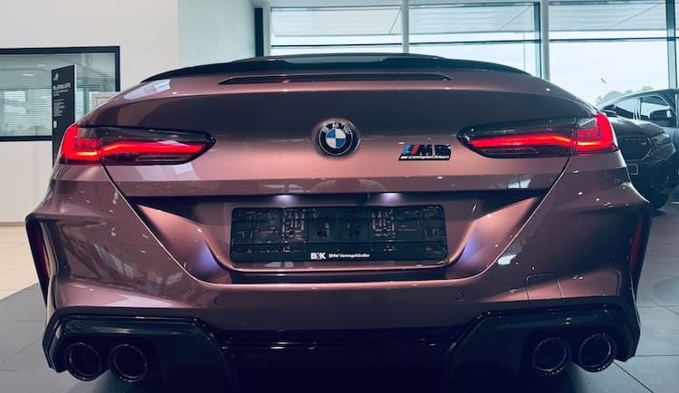 Heckansicht vom BMW M8 Cabrio in Kassel